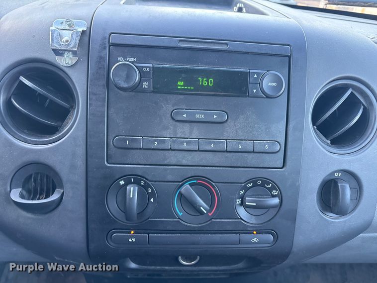 image for item FC2433 2005 Ford F150 Ext. Cab pickup truck