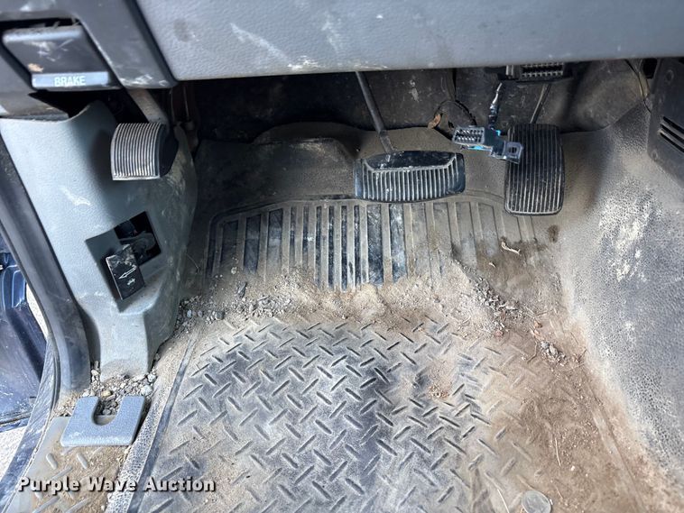 image for item FC2433 2005 Ford F150 Ext. Cab pickup truck