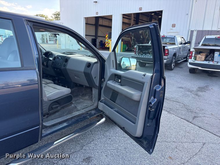 image for item FC2433 2005 Ford F150 Ext. Cab pickup truck