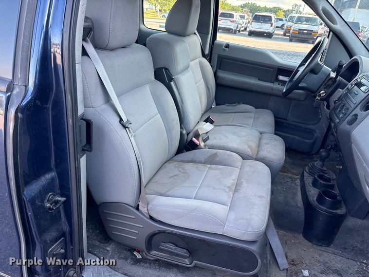 image for item FC2433 2005 Ford F150 Ext. Cab pickup truck