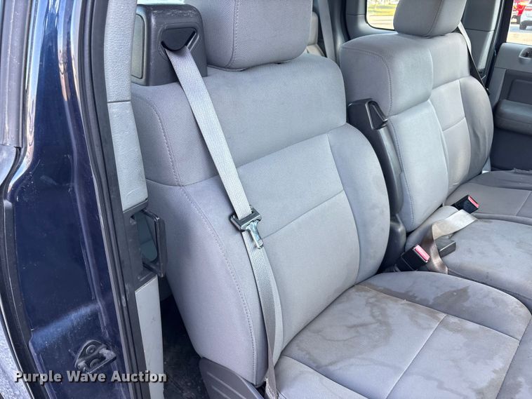 image for item FC2433 2005 Ford F150 Ext. Cab pickup truck