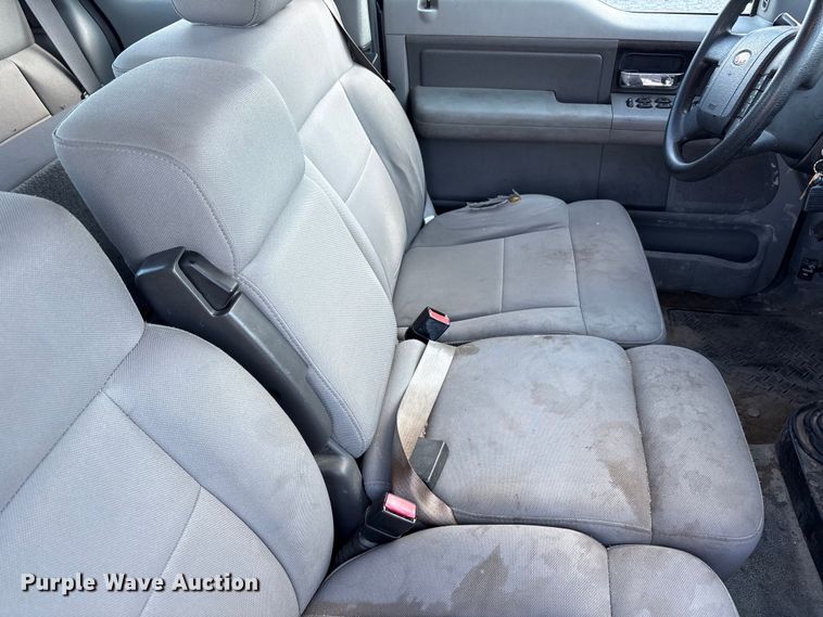 image for item FC2433 2005 Ford F150 Ext. Cab pickup truck