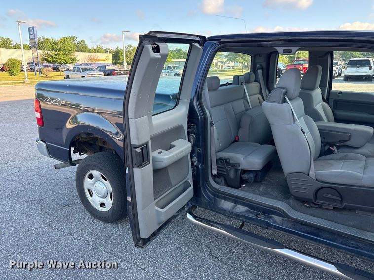 image for item FC2433 2005 Ford F150 Ext. Cab pickup truck
