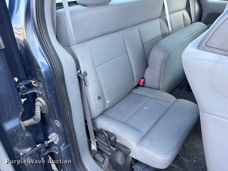 image for item FC2433 2005 Ford F150 Ext. Cab pickup truck