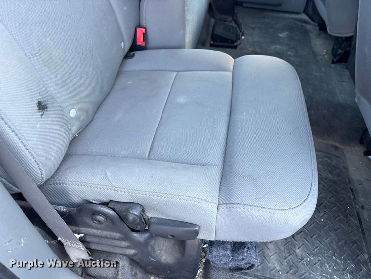 image for item FC2433 2005 Ford F150 Ext. Cab pickup truck