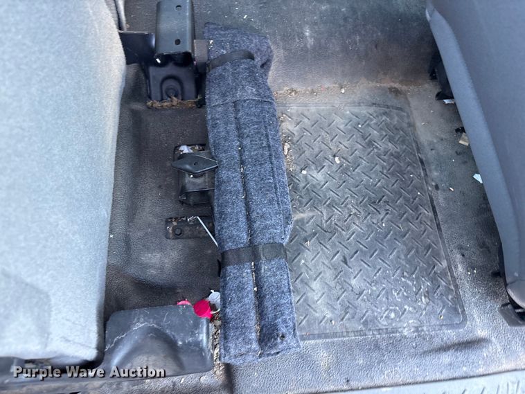 image for item FC2433 2005 Ford F150 Ext. Cab pickup truck