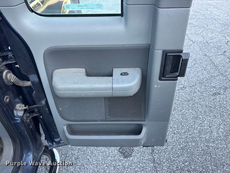 image for item FC2433 2005 Ford F150 Ext. Cab pickup truck