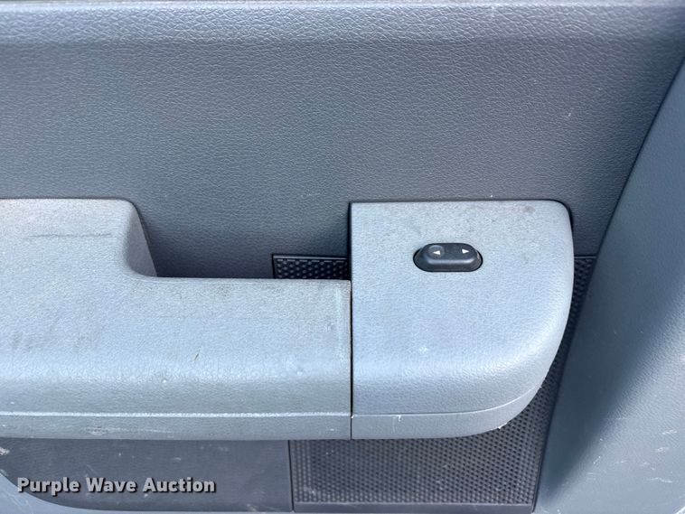image for item FC2433 2005 Ford F150 Ext. Cab pickup truck