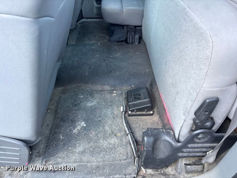 image for item FC2433 2005 Ford F150 Ext. Cab pickup truck