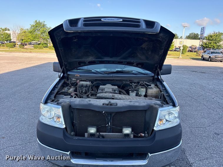 image for item FC2433 2005 Ford F150 Ext. Cab pickup truck