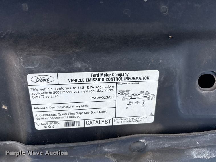 image for item FC2433 2005 Ford F150 Ext. Cab pickup truck