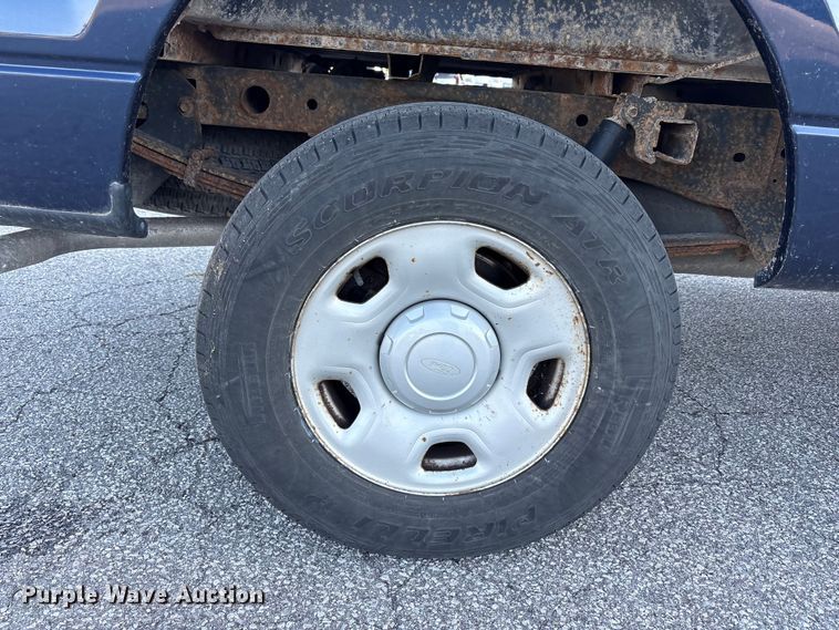 image for item FC2433 2005 Ford F150 Ext. Cab pickup truck