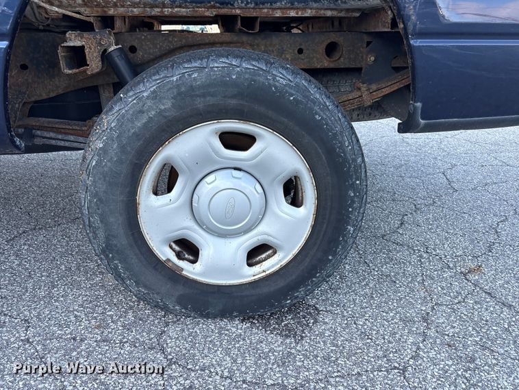 image for item FC2433 2005 Ford F150 Ext. Cab pickup truck