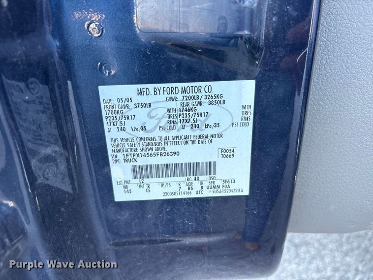 image for item FC2433 2005 Ford F150 Ext. Cab pickup truck