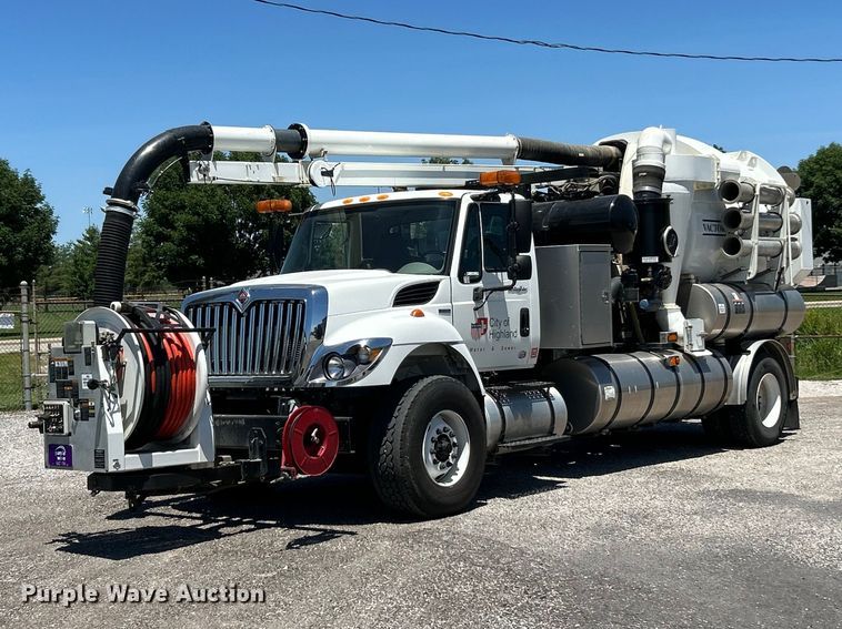 Photo of a 2009 International WorkStar 7400