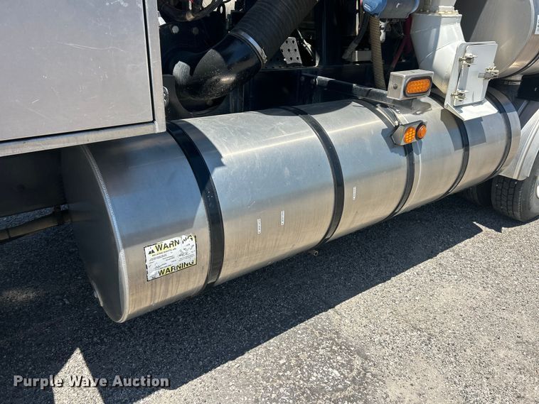 image for item FC2726 2009 International WorkStar 7400 sewer jetter truck