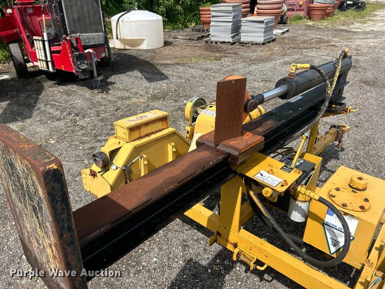 image for item FC2759 1993 Vermeer LS200 log splitter 