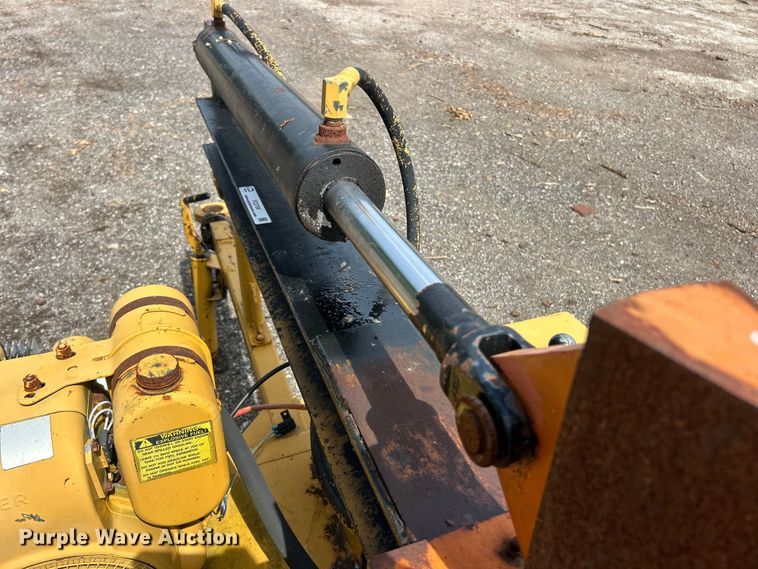 image for item FC2759 1993 Vermeer LS200 log splitter 