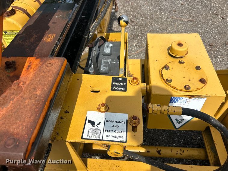 image for item FC2759 1993 Vermeer LS200 log splitter 