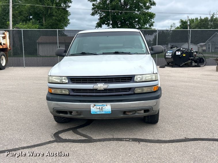 image for item FC2809 2001 Chevrolet Silverado 1500 pickup truck