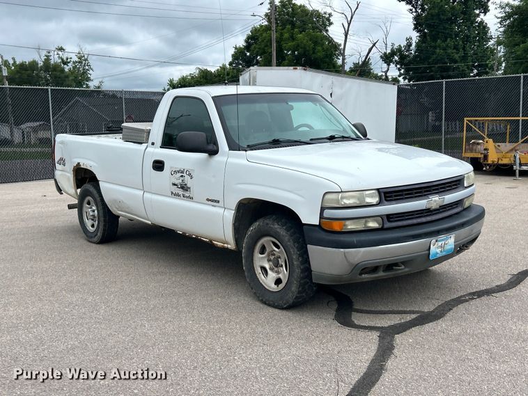 image for item FC2809 2001 Chevrolet Silverado 1500 pickup truck