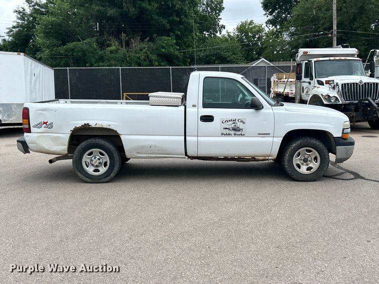 image for item FC2809 2001 Chevrolet Silverado 1500 pickup truck