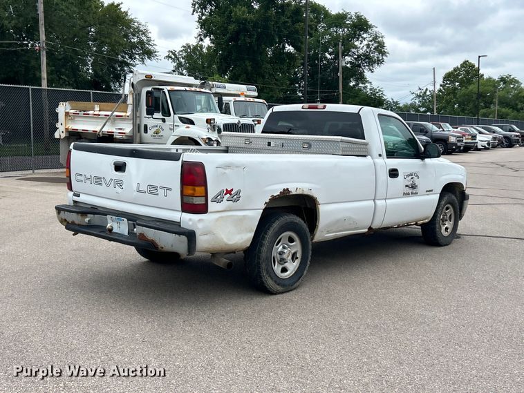 image for item FC2809 2001 Chevrolet Silverado 1500 pickup truck