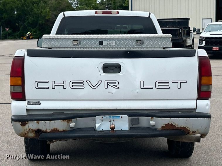 image for item FC2809 2001 Chevrolet Silverado 1500 pickup truck