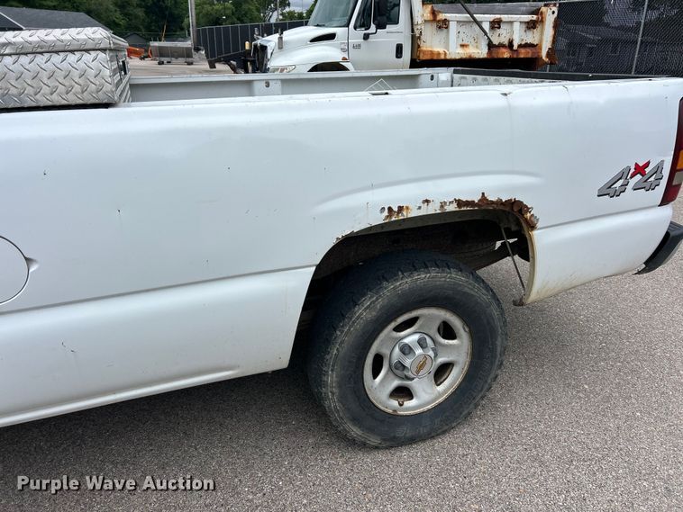 image for item FC2809 2001 Chevrolet Silverado 1500 pickup truck