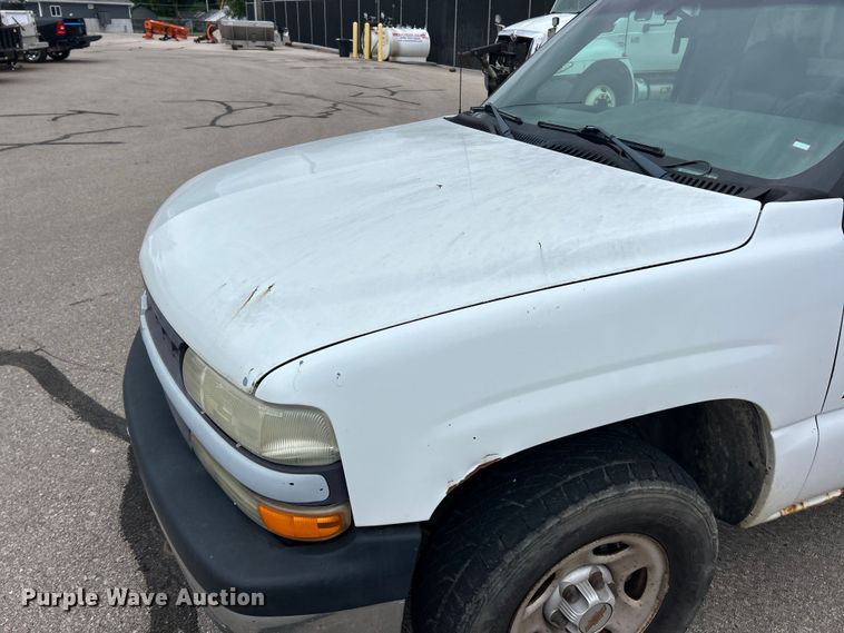 image for item FC2809 2001 Chevrolet Silverado 1500 pickup truck