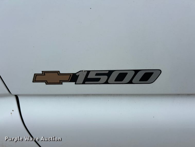 image for item FC2809 2001 Chevrolet Silverado 1500 pickup truck
