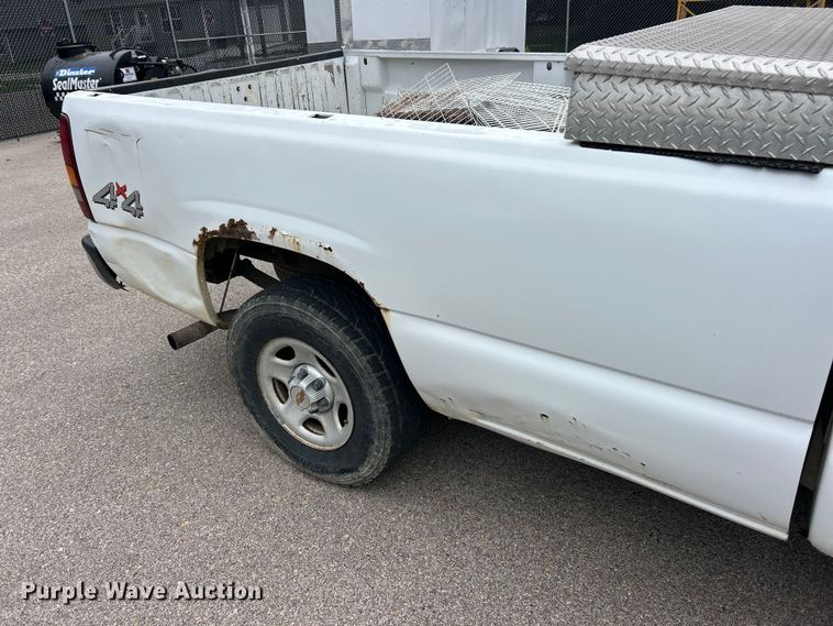image for item FC2809 2001 Chevrolet Silverado 1500 pickup truck