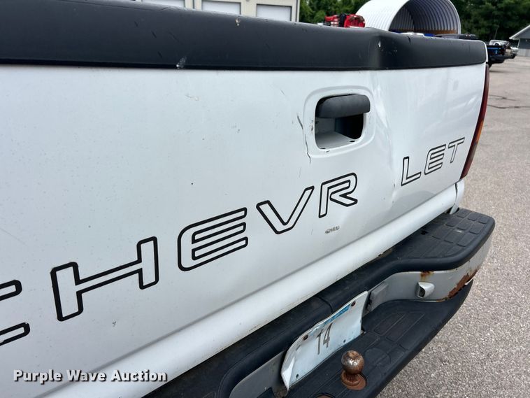 image for item FC2809 2001 Chevrolet Silverado 1500 pickup truck