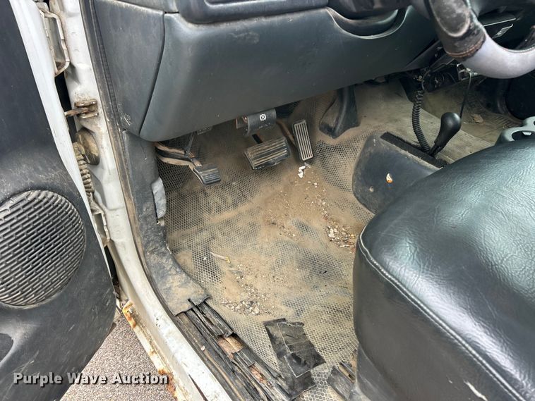 image for item FC2809 2001 Chevrolet Silverado 1500 pickup truck