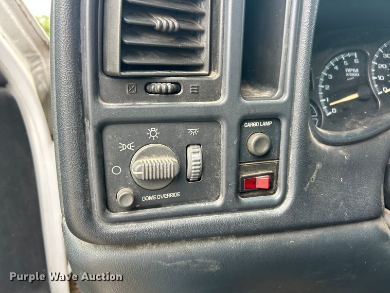 image for item FC2809 2001 Chevrolet Silverado 1500 pickup truck