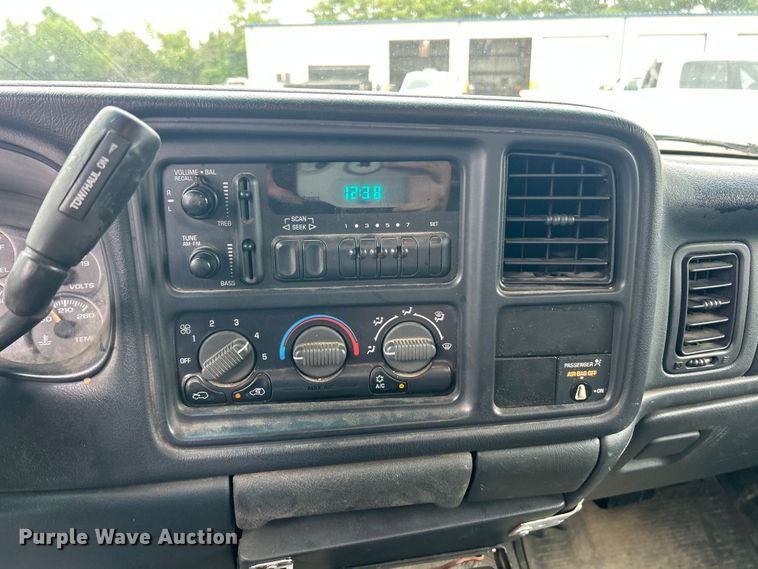 image for item FC2809 2001 Chevrolet Silverado 1500 pickup truck