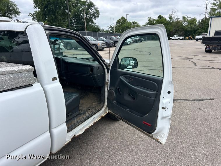 image for item FC2809 2001 Chevrolet Silverado 1500 pickup truck