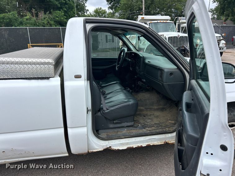 image for item FC2809 2001 Chevrolet Silverado 1500 pickup truck