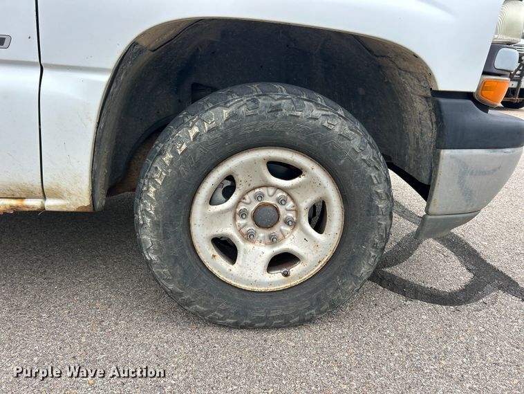 image for item FC2809 2001 Chevrolet Silverado 1500 pickup truck
