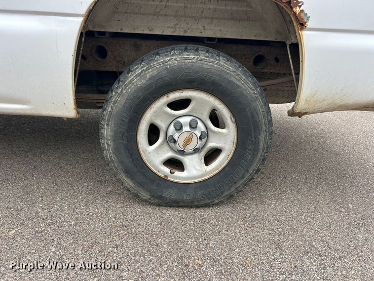 image for item FC2809 2001 Chevrolet Silverado 1500 pickup truck