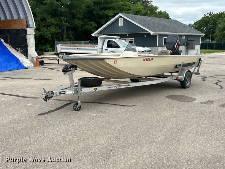 image for item FC2812 2006 Express boat