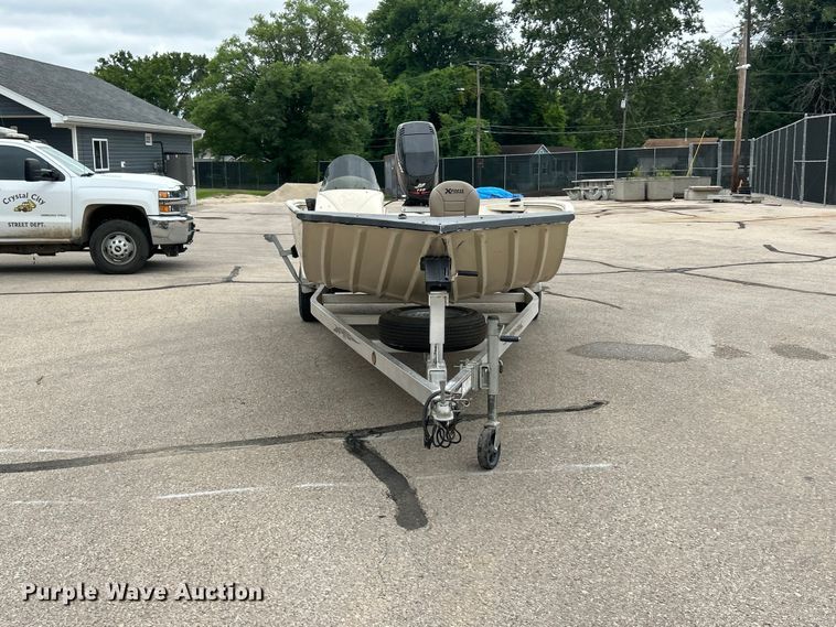 image for item FC2812 2006 Express boat