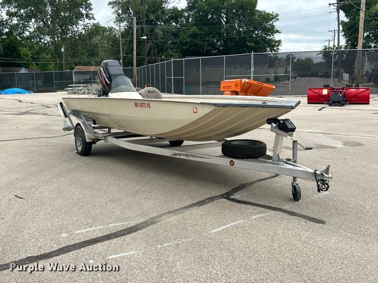 image for item FC2812 2006 Express boat