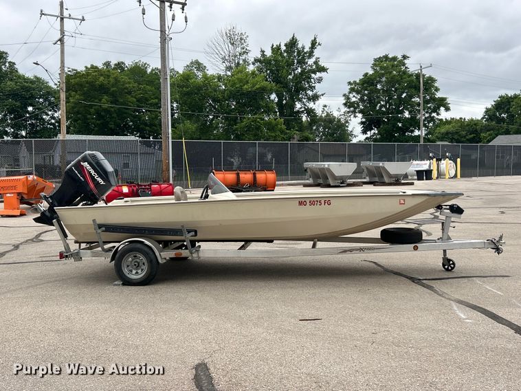 image for item FC2812 2006 Express boat