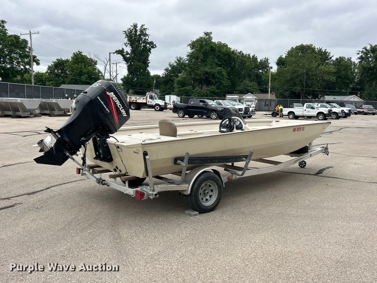 image for item FC2812 2006 Express boat