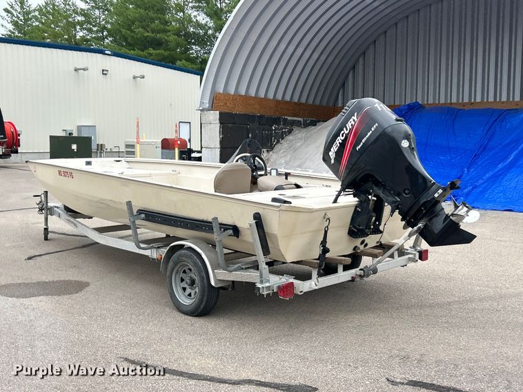 image for item FC2812 2006 Express boat
