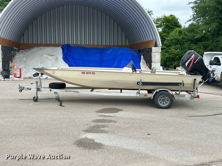 image for item FC2812 2006 Express boat