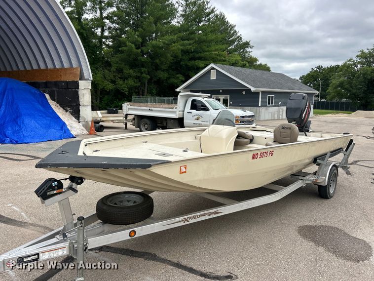 image for item FC2812 2006 Express boat