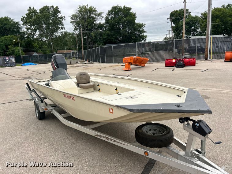image for item FC2812 2006 Express boat