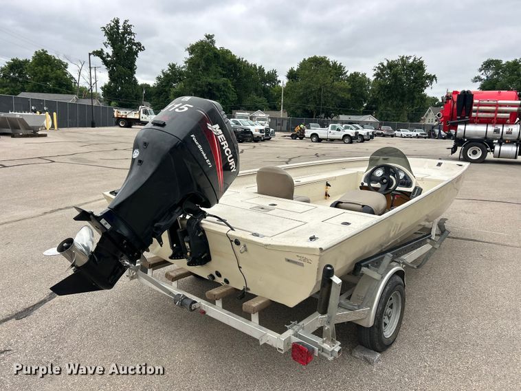 image for item FC2812 2006 Express boat